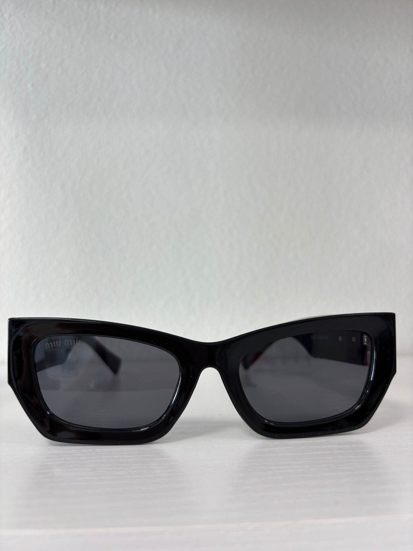 Miu Miu sunglasses (black)