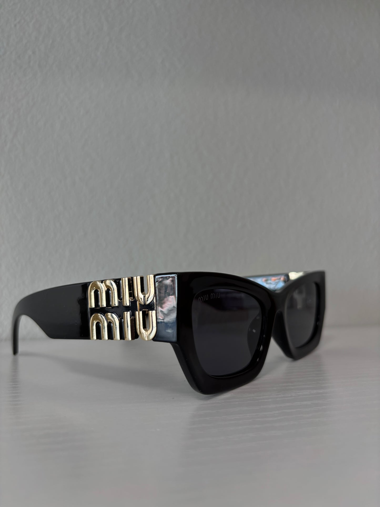 Miu Miu sunglasses (black)