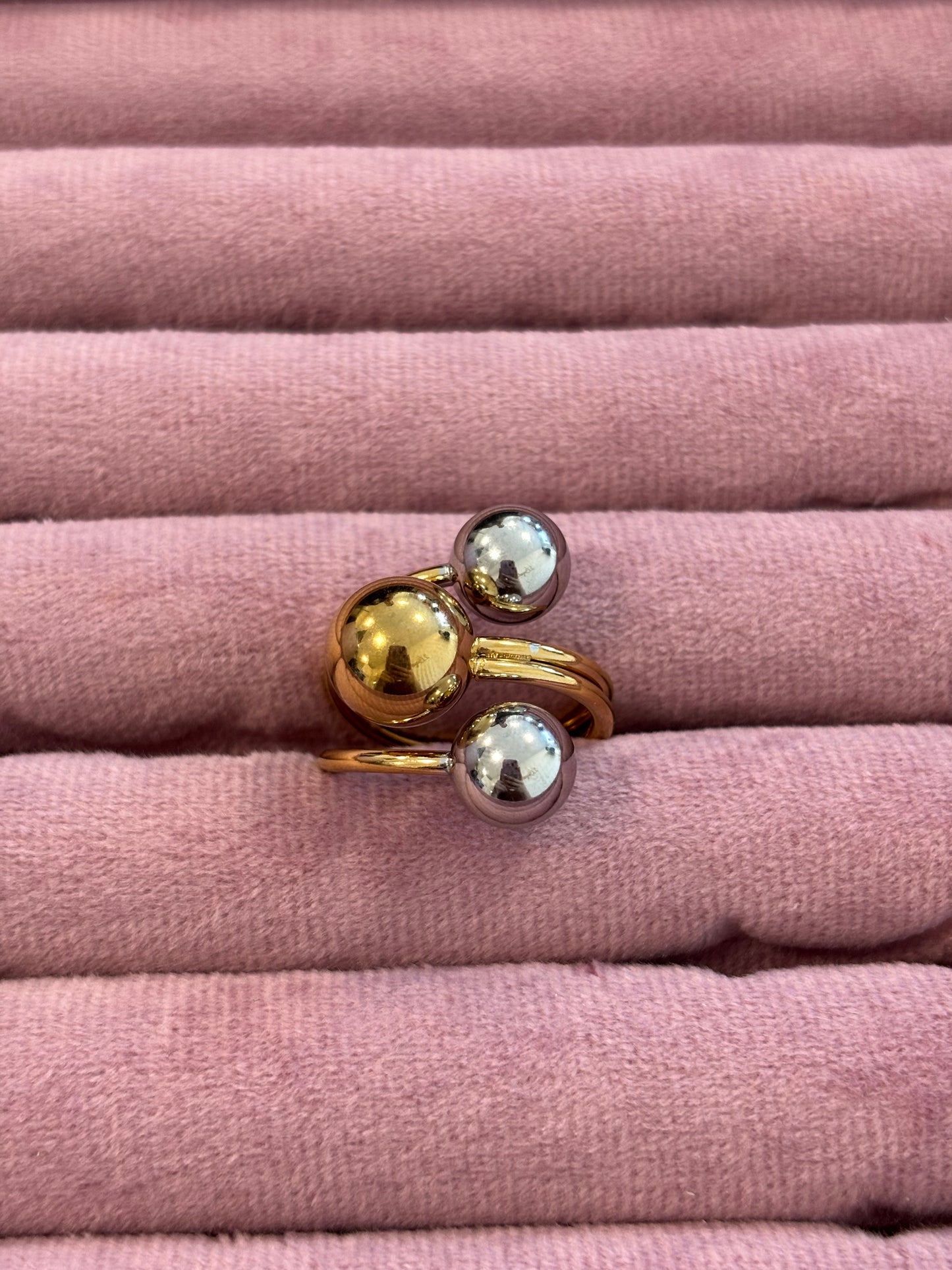 Two toned 3 tier circle ring