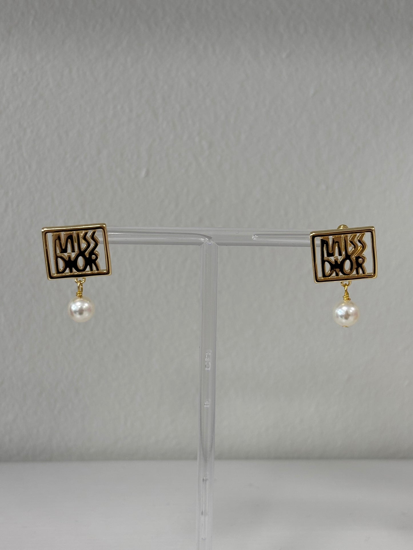 Miss D /pearl earrings (gold)