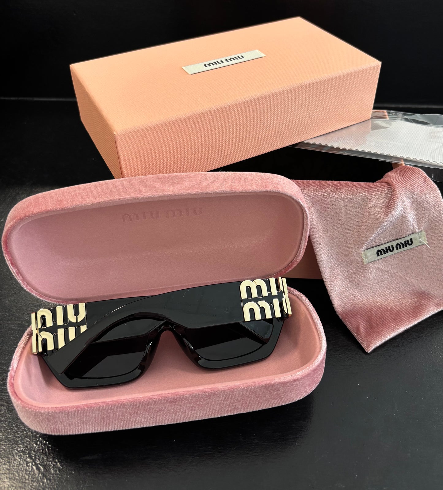 Miu Miu sunglasses (black)