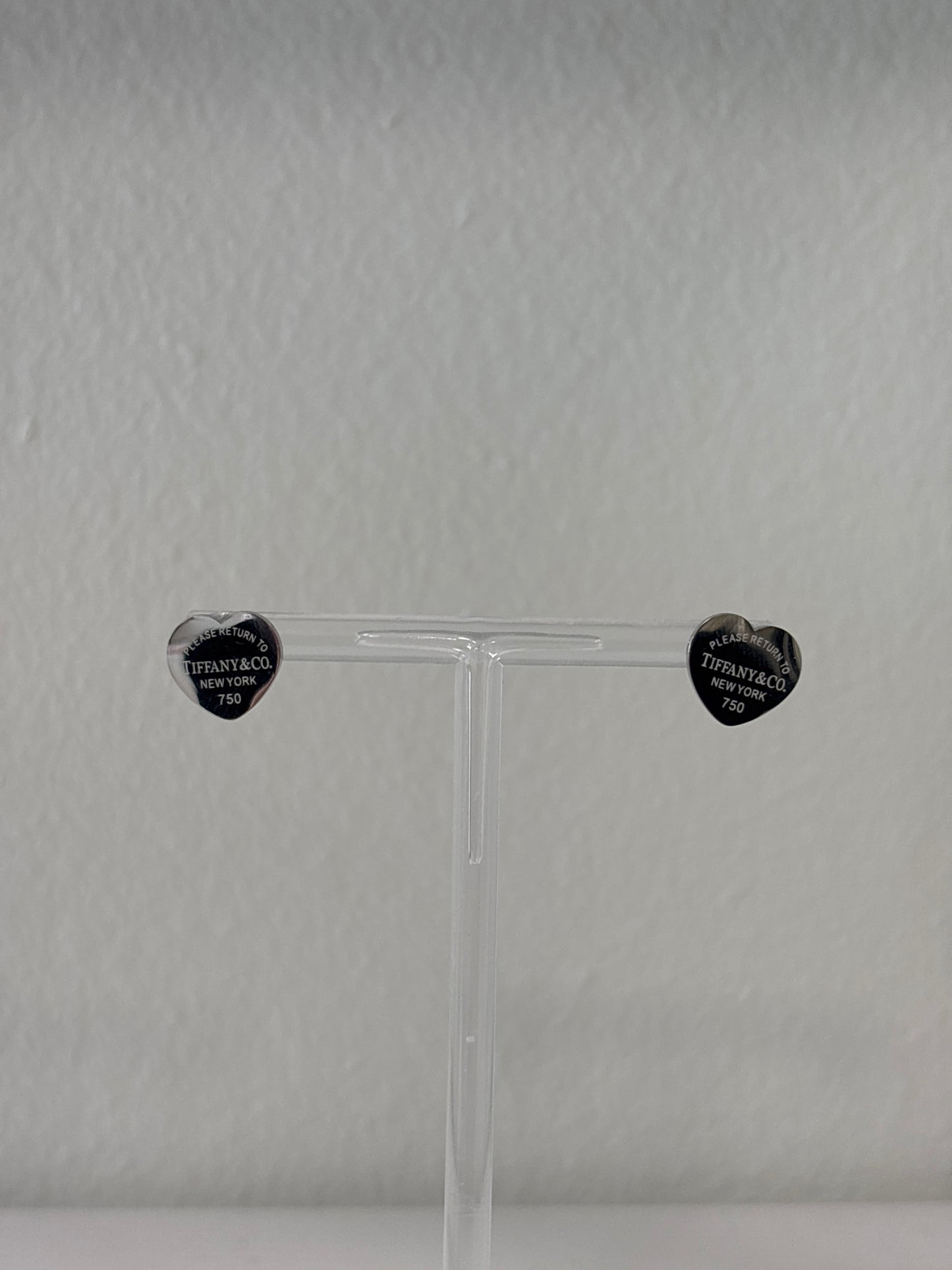 T&C silver heart earrings