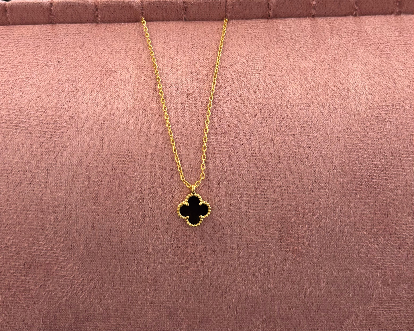 VC&A mini black necklace