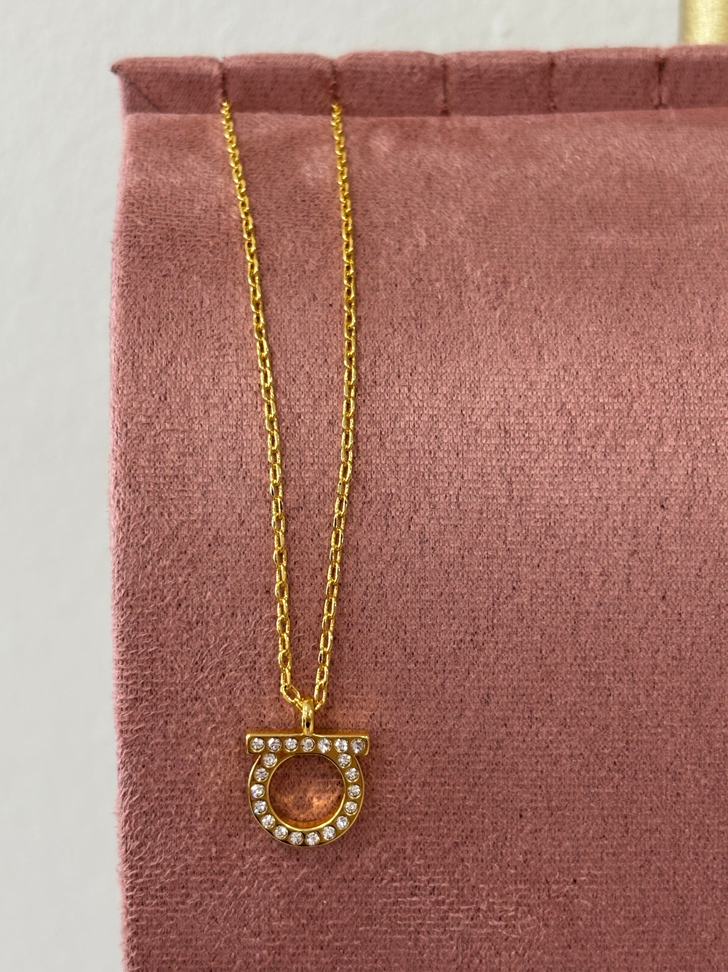 Rhinestone Ferragamo necklace (gold)