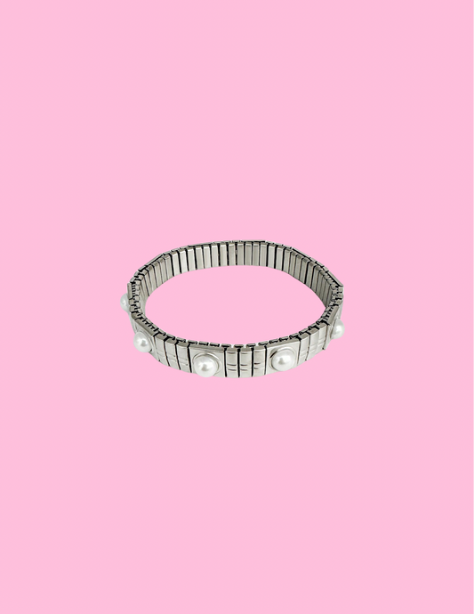 Silver pearl bracelet