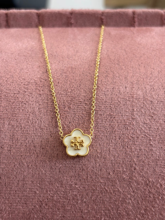 TB white flower necklace