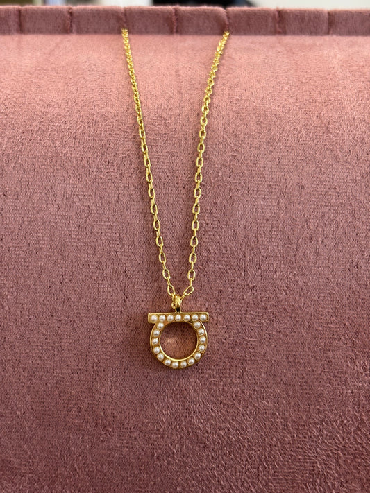 Ferragamo Pearl necklace gold